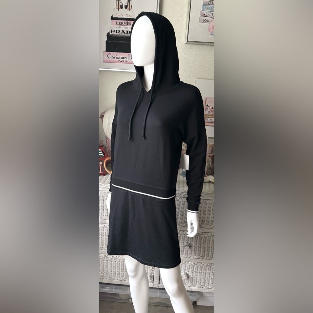 Beyond Yoga Short Dress Hood Stretchy Knit Long Sleeves Black & White Size S NWT
